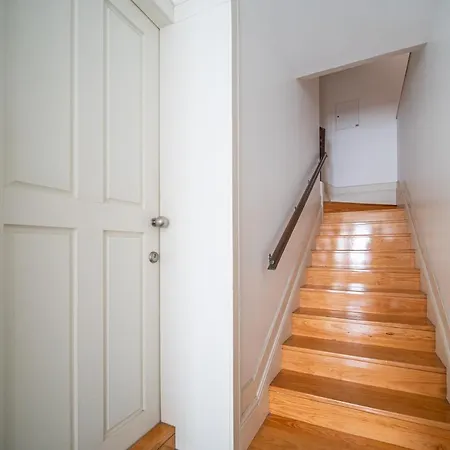 Joivy Modern Flat With Patio In Central Oporto